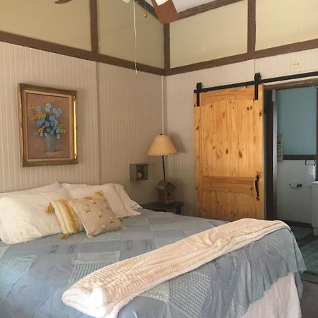Acorn Hideaways Canton Sweet Tweet Guesthouse King Bed المظهر الخارجي الصورة