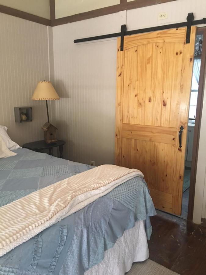 Acorn Hideaways Canton Sweet Tweet Guesthouse King Bed المظهر الخارجي الصورة